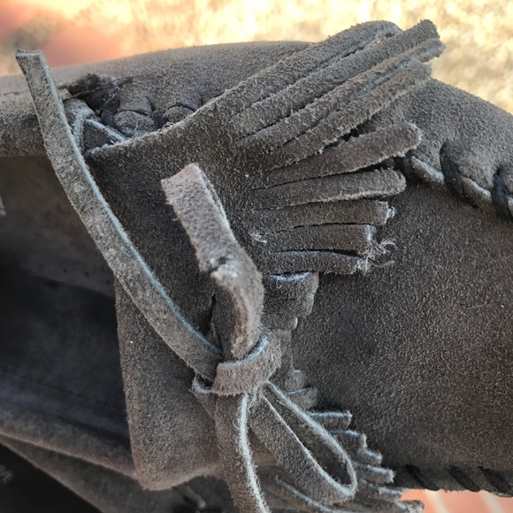 Minnetonka // Grey Moccasin - Picture 7 of 8